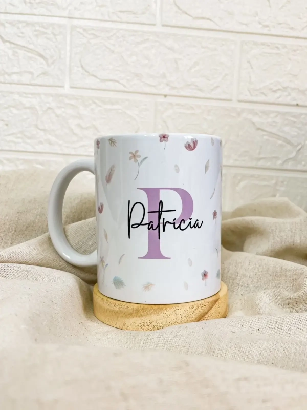 Caneca Floral + Letra Inicial e Nome